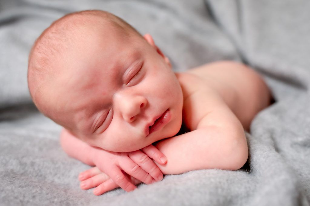fotografo-vitoria-gasteiz-newborn-recien-nacido-bebe-sesion-fotos-embarazo